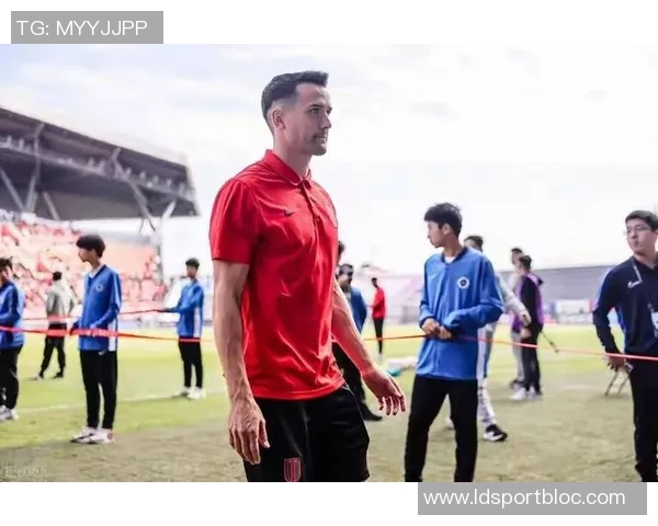 苗原透露海港追逐周定洋若浙江玉昆不动将面临选择成都海港二选一