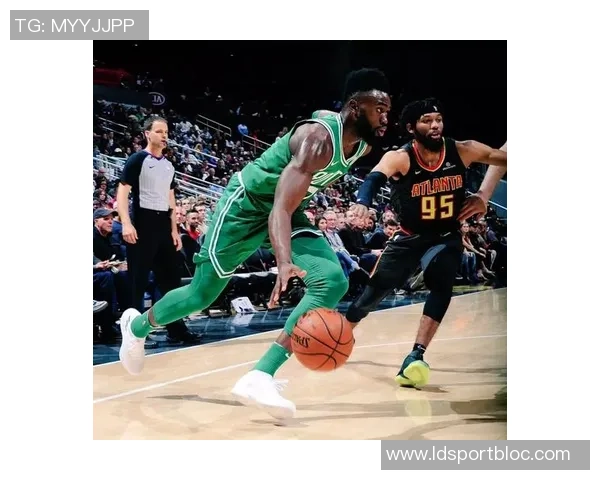 杰伦布朗表现平平18投9中贡献26分8篮板4助攻2抢断罚球命中率尚可